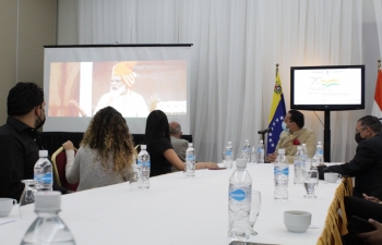 Como parte de las celebraciones de la "semana de la India" en Venezuela, el embajador Abhishek Singh se dirigio a una reunion selecta sobre los logros de la India desde la independencia en el marco de la serie "Namaste India"